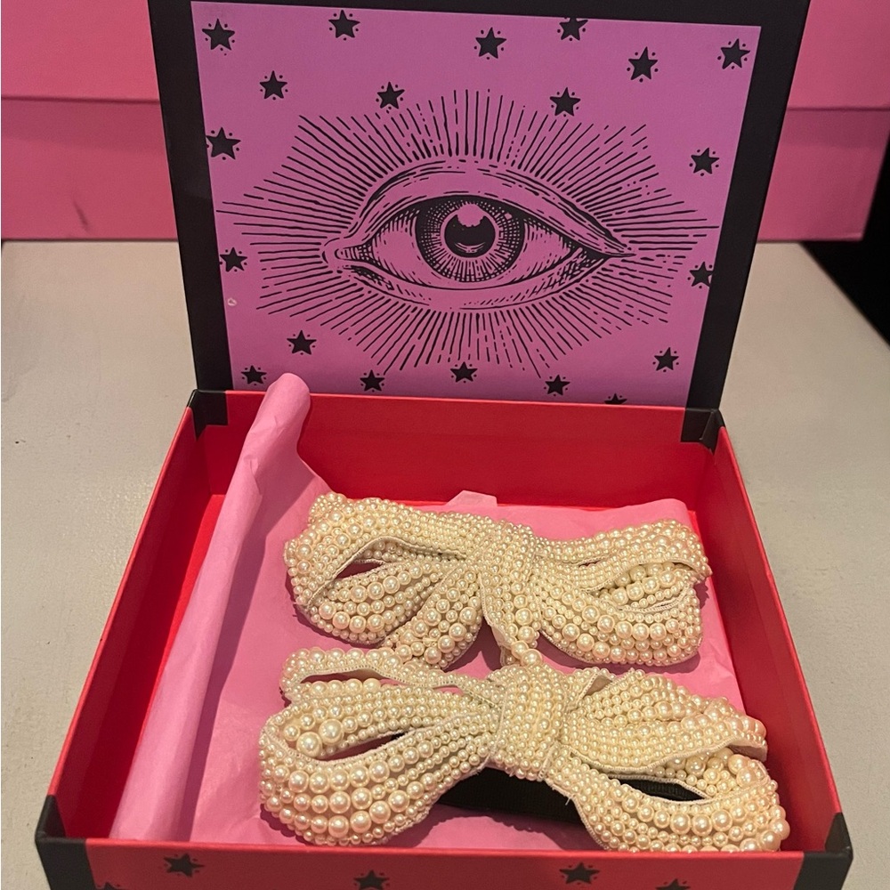 Auth 2 GUCCI faux pearl bows for shoes/boots ! Runway item.Includes 2 boxes RARE